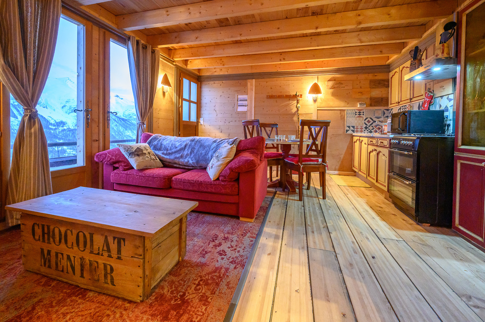 Petit chalet, avec vues extérieures